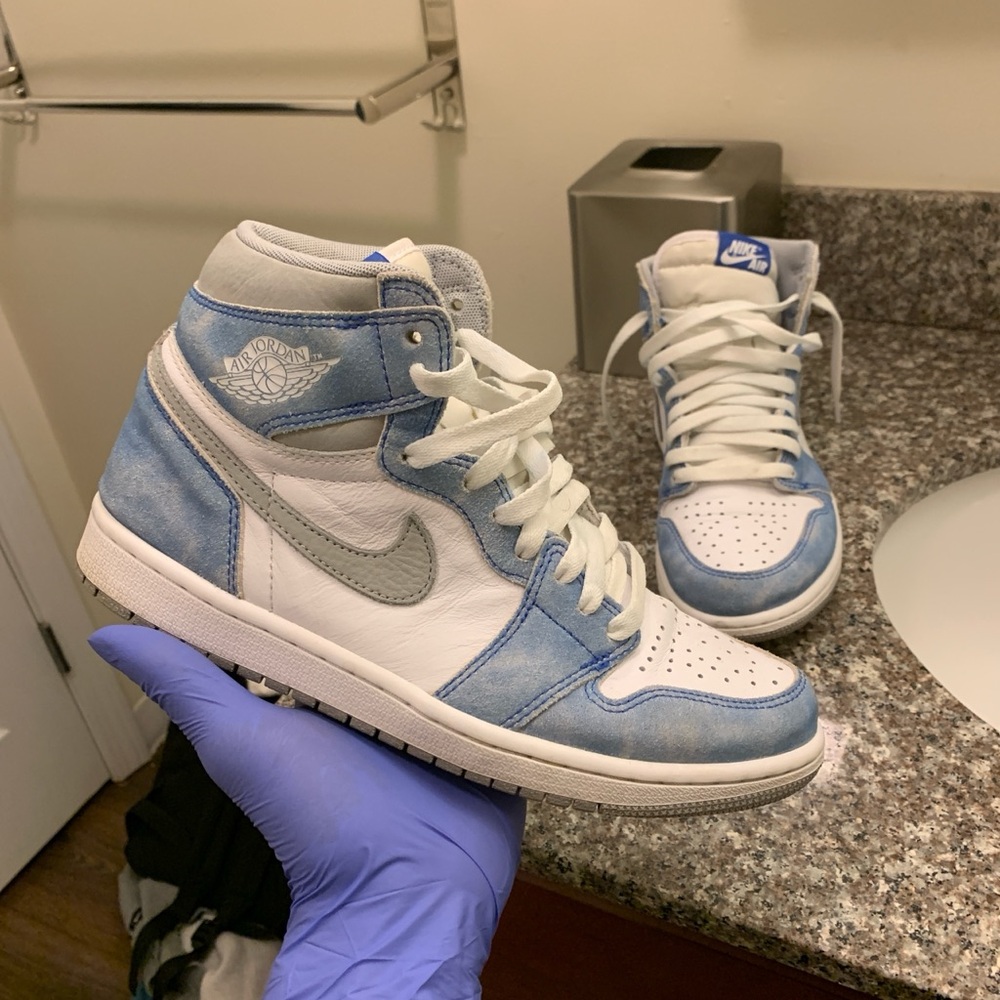 Jordan 1 Hyper Royal